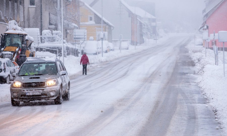 U subotu će biti i sunca i kiše i snijega, a izdan je i meteoalarm zbog niskih temperatura