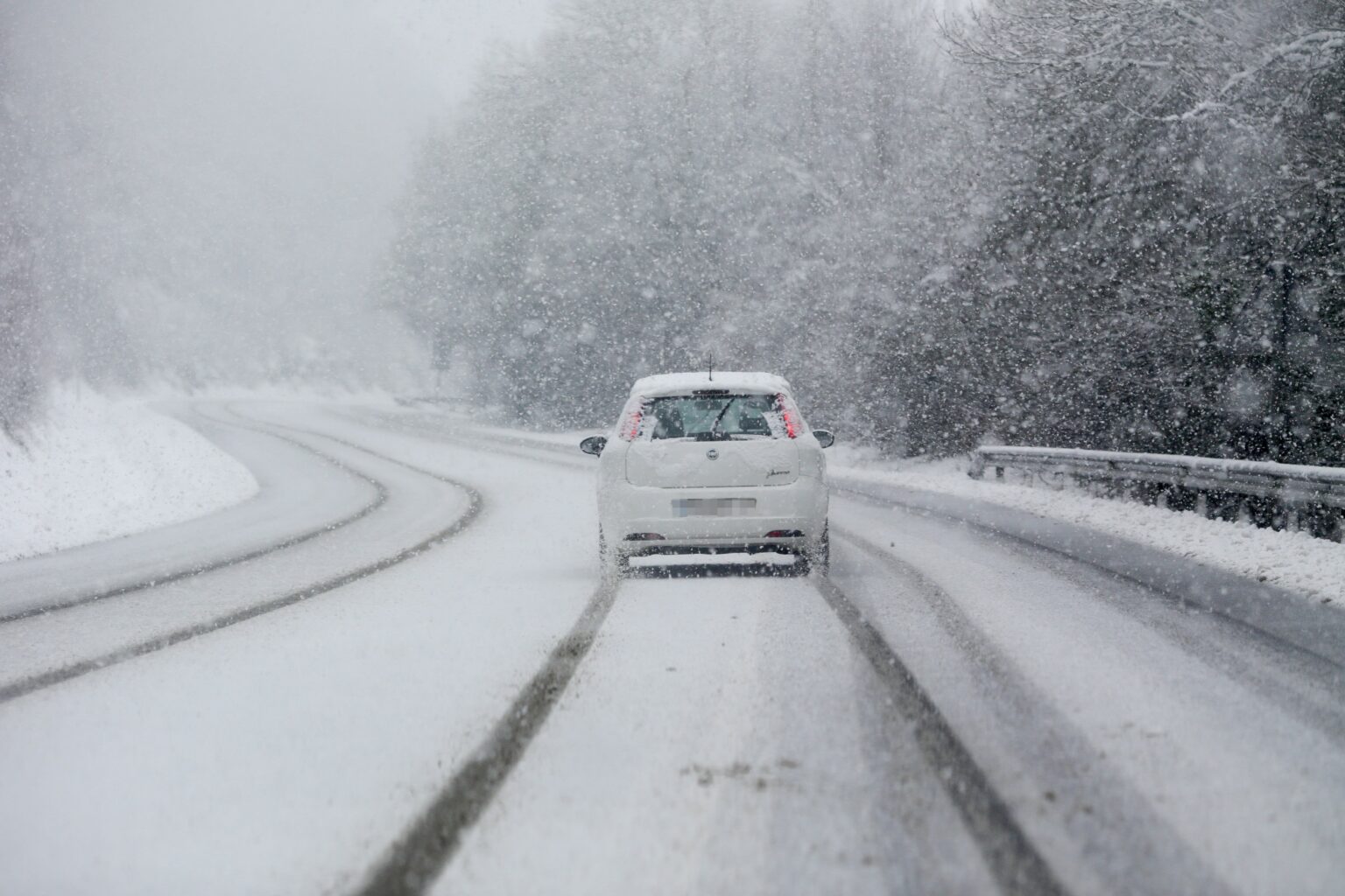 Kaos na cestama zbog snijega, Meteoalarm upozorava: Moguć je i na otocima
