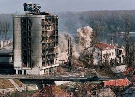 Iskrena srbijanska povjesničarka: Srbi su vodili 4 rata i izgubili, sjetite se Vukovara, Srebrenice… Nema katarze i zato djeca ubijaju