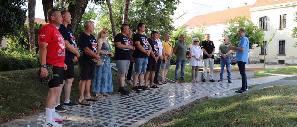 Varaždinski branitelji pješače tisuću kilometara, stigli do Koprivnice na putu do Komarne
