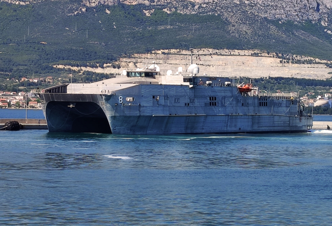 ‘MRCINA’ DUGAČKA PREKO 100 METARA! U Split uplovio brod američke ratne mornarice