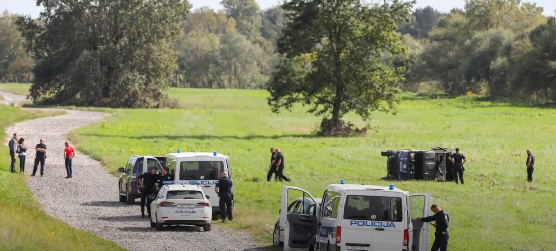U prevrtanju specijalnog vozila tijekom vježbe poginuo policajac, trojica ozlijeđena (VIDEO)