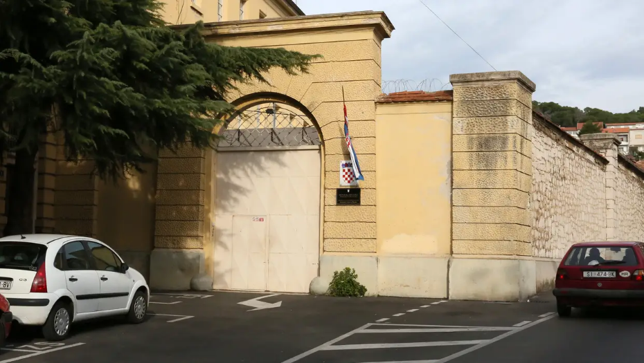 Pravosudni policajac dilao drogu i mobitele u šibenski zatvor: Uhitili četvero ljudi