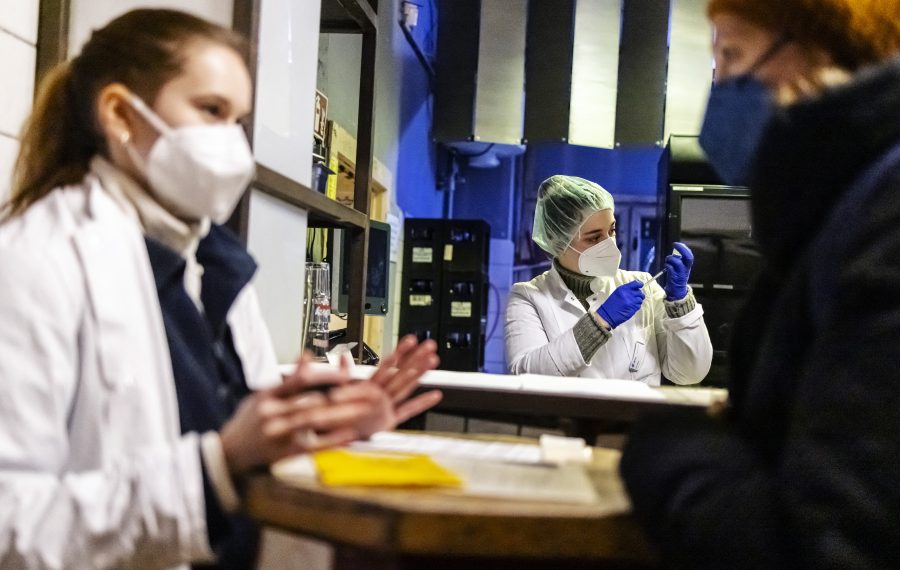STANJE SE KOMPLICIRA: Prvi put zbrojeni rezultati PCR-a i brzih testova: Imamo 11.117 novozaraženih