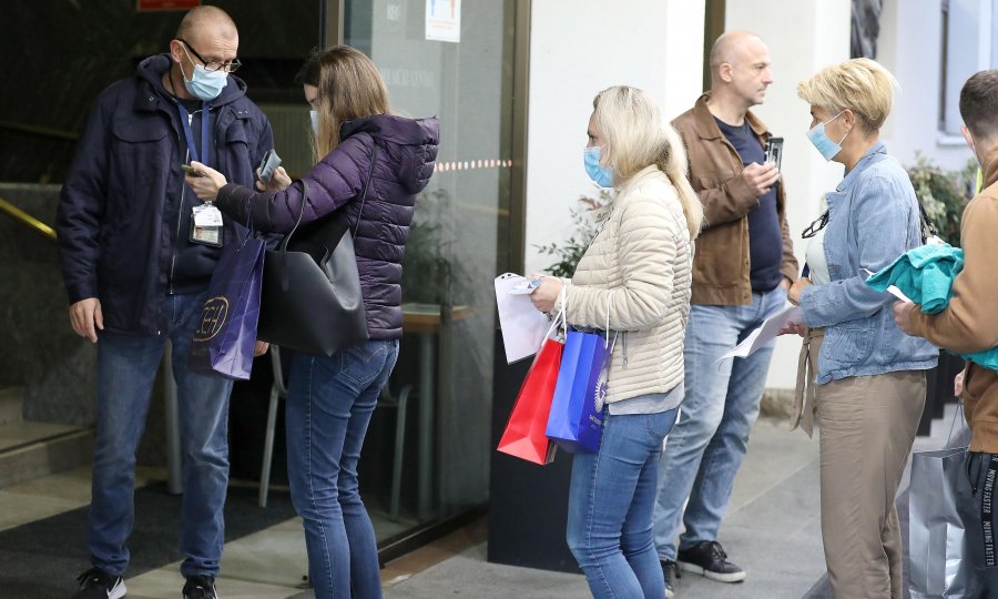 Većina građana podržava uvođenje covid potvrda u zdravstvo i socijalnu skrb, njih čak 38 posto rezalo bi plaće onima koji ih nemaju