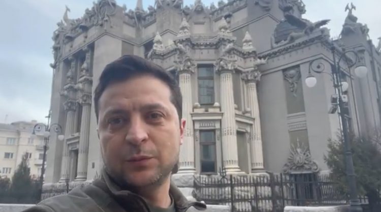 Zelenski objavio video, negira da je pozvao na predaju