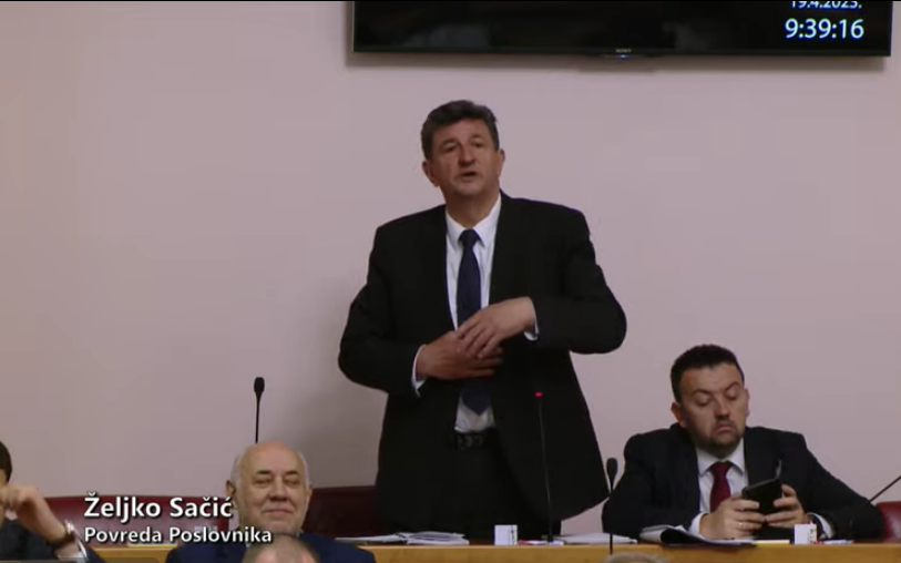 Željko Sačić (HS) prozvao pravobraniteljicu: „Zažmirila je, bila je slijepa“ na posvajanja djece suprotna pravilima međunarodnog prava