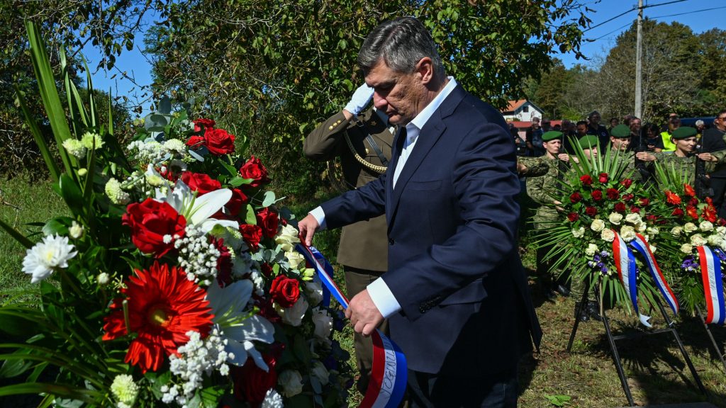 Predsjednik Milanović odao počast poginulim braniteljima u vojnoj operaciji "Una 95."
