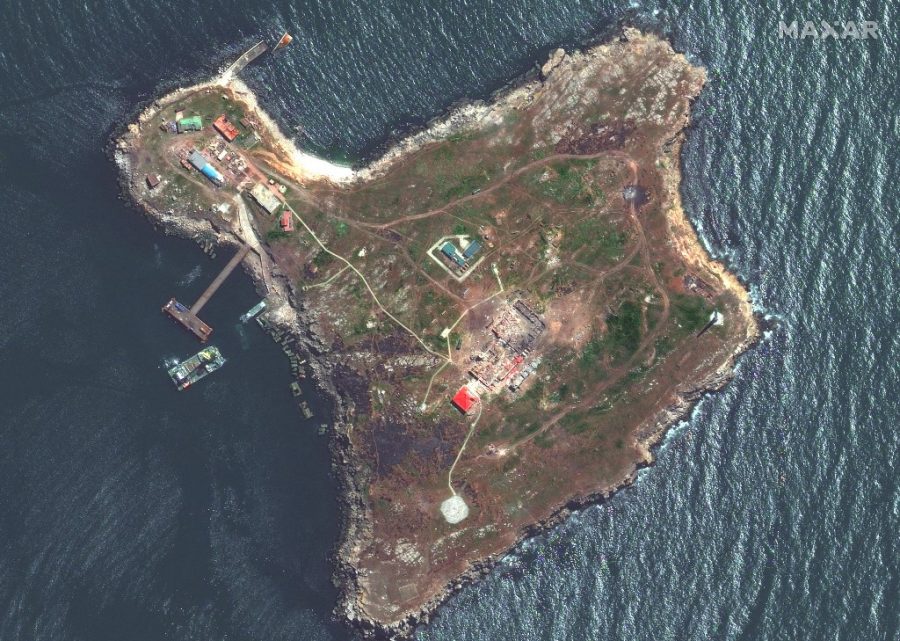 Novinari prvi put kročili na otok koji je Putinovom brodu poručio “je*i se”