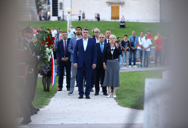 MILANOVIĆ BEZ ZADRŠKE U POVIJESNOM HRVATSKOM GRADU: Mi ostajemo tu gdje jesmo, hrvatski narod u maloj, ali posebnoj državi!