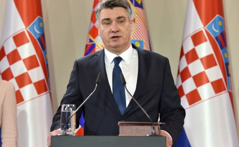 MILANOVIĆ: “LAŽ JE DA SAM NEGIRAO GENOCID U SREBRENICI”, ravnatelj memorijalnog centra mu opsovao majku