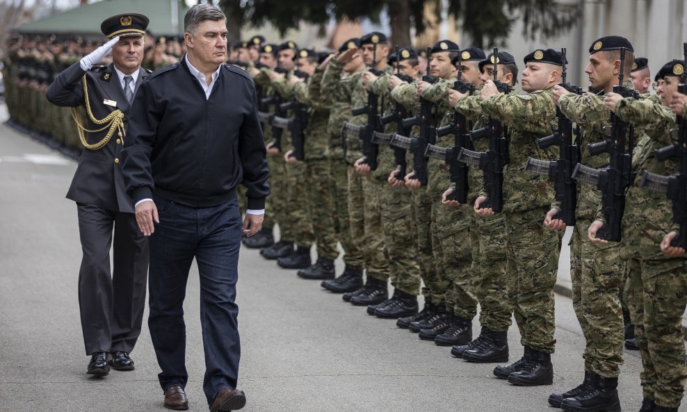 POLAGANJE PRISEGE  Milanović ročnicima HV-a: Imate čast da stojite na ramenima titana