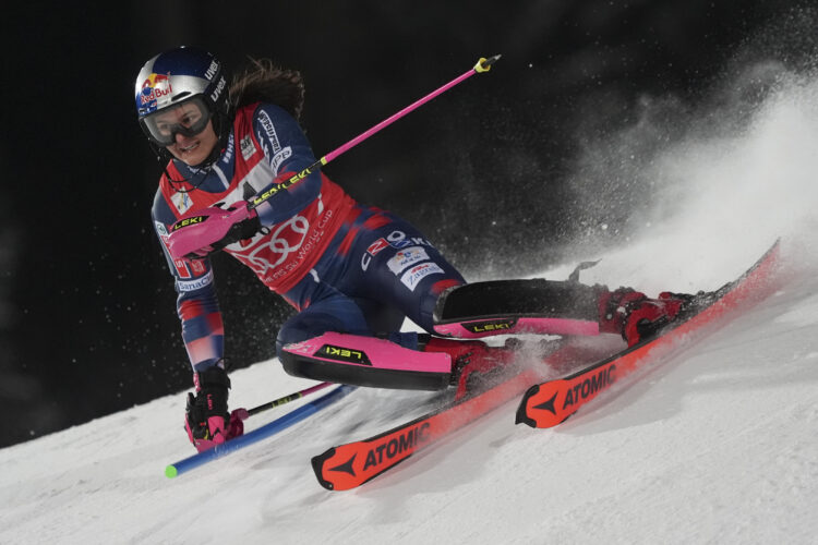 NOVO SJAJNO IZDANJE  MLADE HRVATICE Zrinka Ljutić u vodstvu nakon prve vožnje slaloma u Courchevelu!