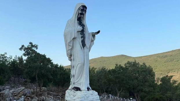 EKSKLUZIVNO: Noć svetogrđa u Međugorju: oskvrnuti Gospini kipovi, podmetnut požar na vanjskom oltaru
