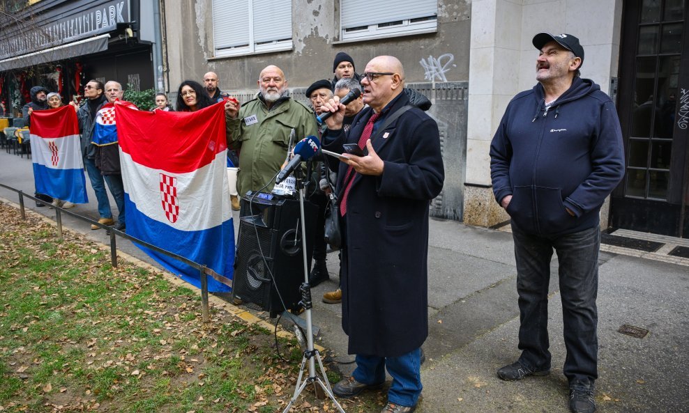 Keleminec ide pred stan Katarine Peović: Ona mu uzvraća „Smrt fašizmu, sloboda narodu“