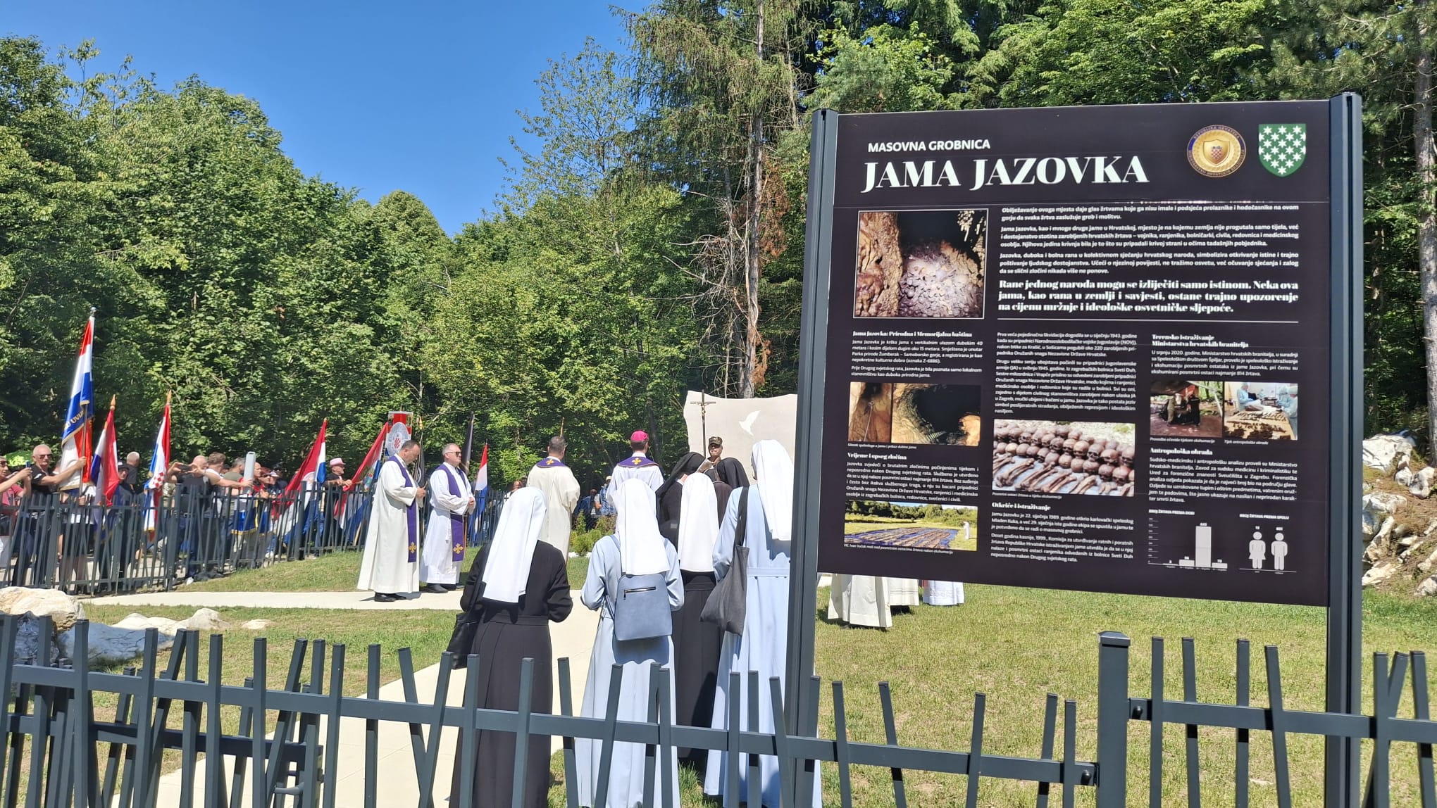 Hodočašće na Jazovku: molitvom za žrtve čija je šutnja desetljećima opominjala Hrvatsku (UŽIVO)