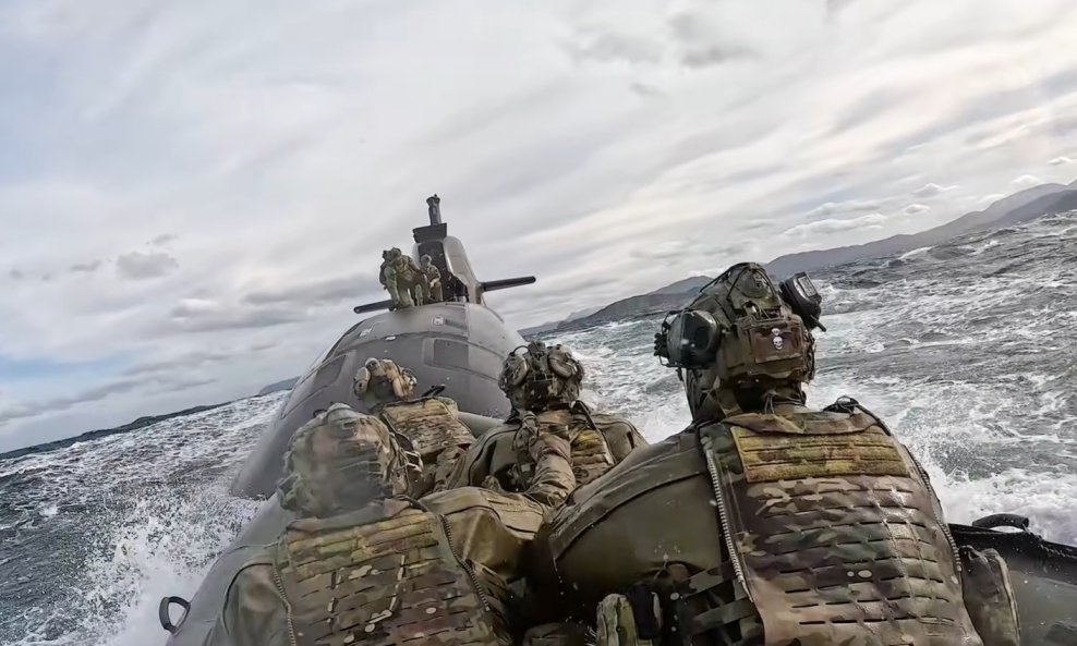 Britanski komandosi izronili iz njemačke podmornice: Pogledajte za kakav se rat NATO sprema
