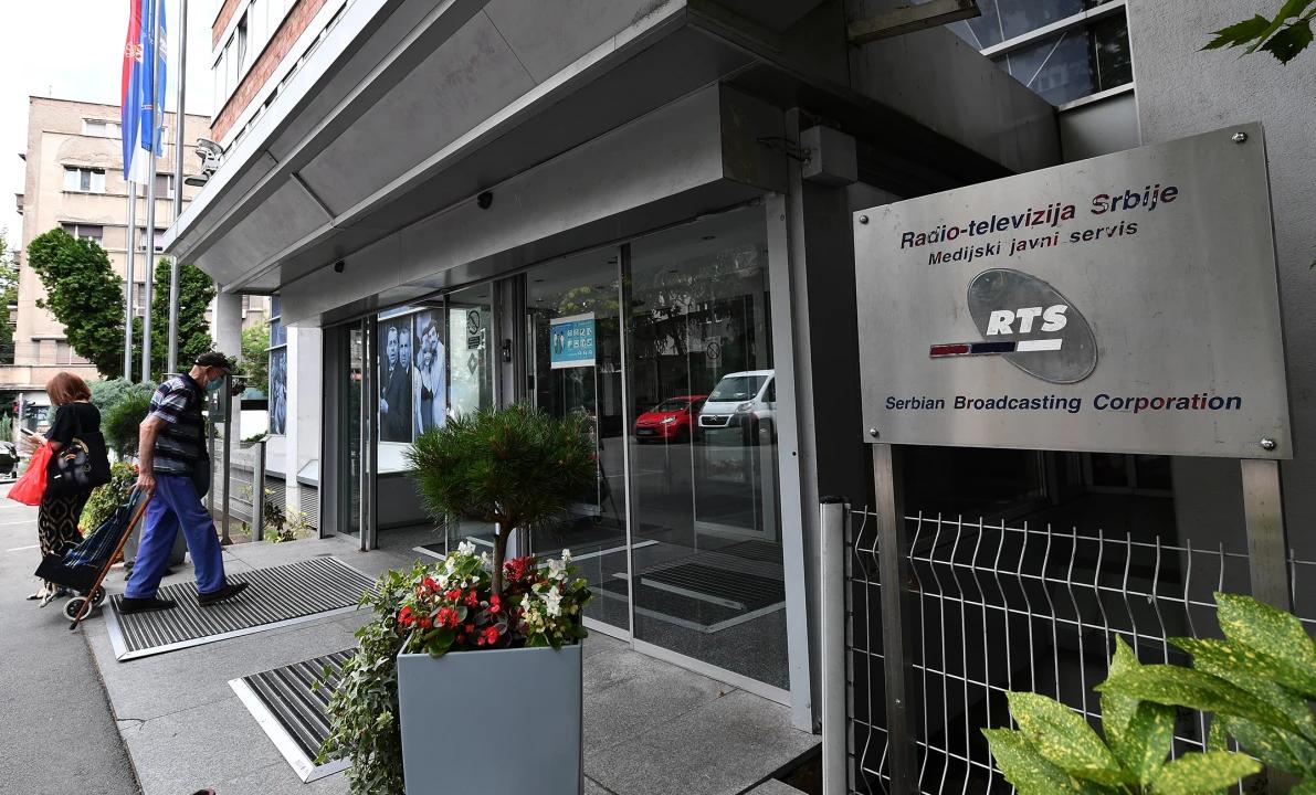 Nakon Vučićeva poraza počeo potres u srbijanskim medijima: Javna televizija priznala jednostrano izvještavanje, urednik podnio ostavku