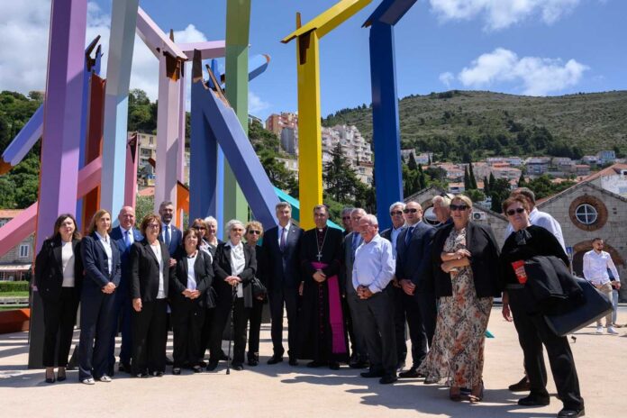 Dubrovnik otkrio spomenik djeci ubijenoj u Domovinskom ratu: “402 djece platilo je cijenu hrvatske slobode”