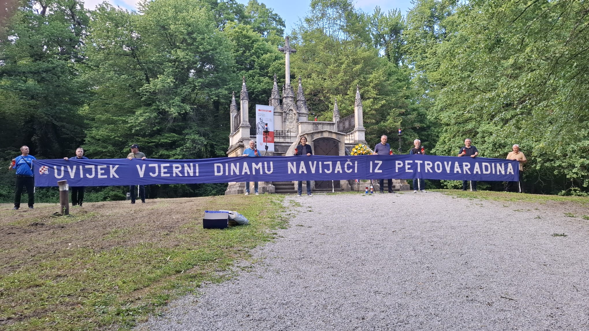 Od Petrovaradina do Maksimira: priča o transparentu koji pamte generacije Dinamovih navijača