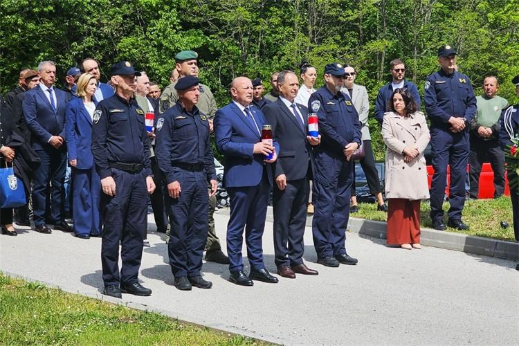 Sjećanje na velebitske junake: U Rizvanuši odana počast poginulim pripadnicima Specijalne policije MUP-a RH