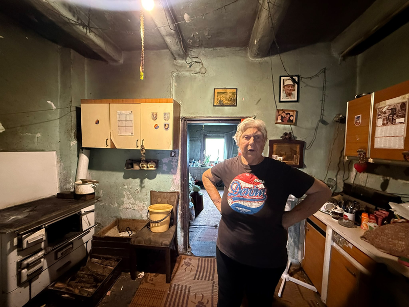 Obitelji kod Zagreba žive u bivšoj konjušnici, bez vode. Država im to naplaćuje