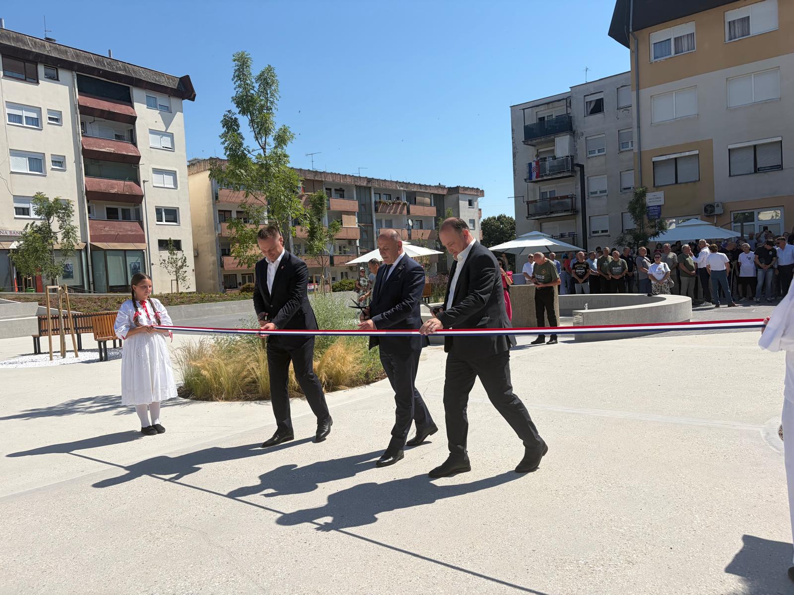 U Garešnici svečano otvoreni obnovljeni Trg hrvatskih branitelja i Ulica Vladimira Nazora
