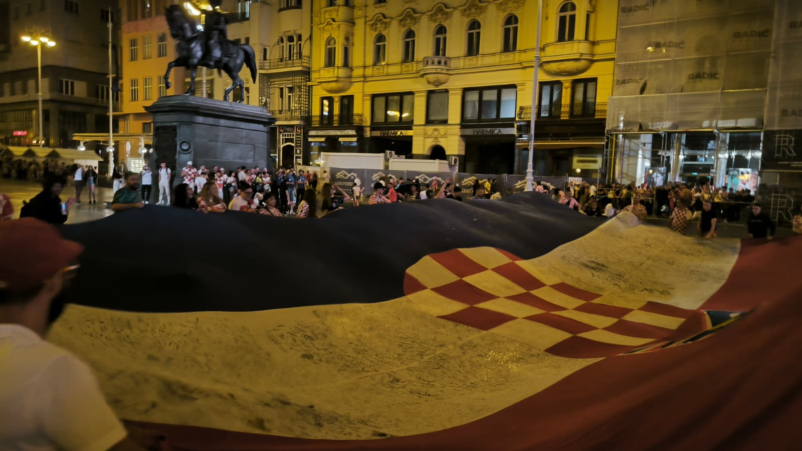Kazna zbog hrvatske zastave na Trgu? Grad Zagreb mora objasniti što se dogodilo