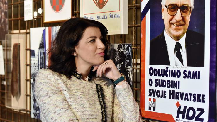Na visokoj peti živi kninska kraljica: Špica, Louis Vuitton i turbofolk!