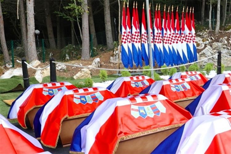 „Vraćamo ih hrvatskoj zemlji“: U Donjem Maclju posljednji ispraćaj 500 hrvatskih žrtava