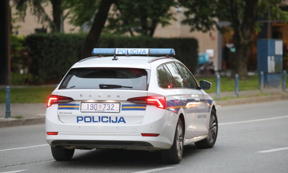 'POSEBNO PROBLEMATIČNO' / Šokantna snimka s hrvatskog otoka: Sezona požara na vrhuncu, a vidite što policija radi