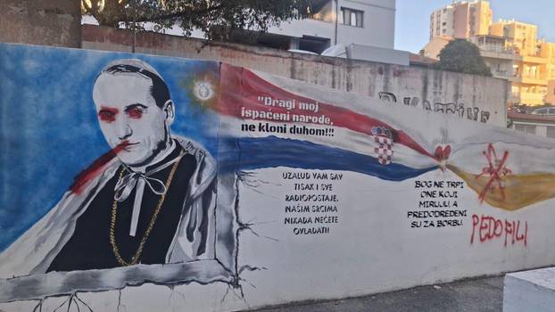 SKANDALOZNO FOTO Išarali mural Stepinca u Splitu i napisali riječ 'pedofil'