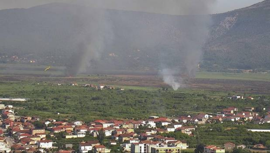 Veliki požar zahvatio močvarno područje na granici Hrvatske i BiH