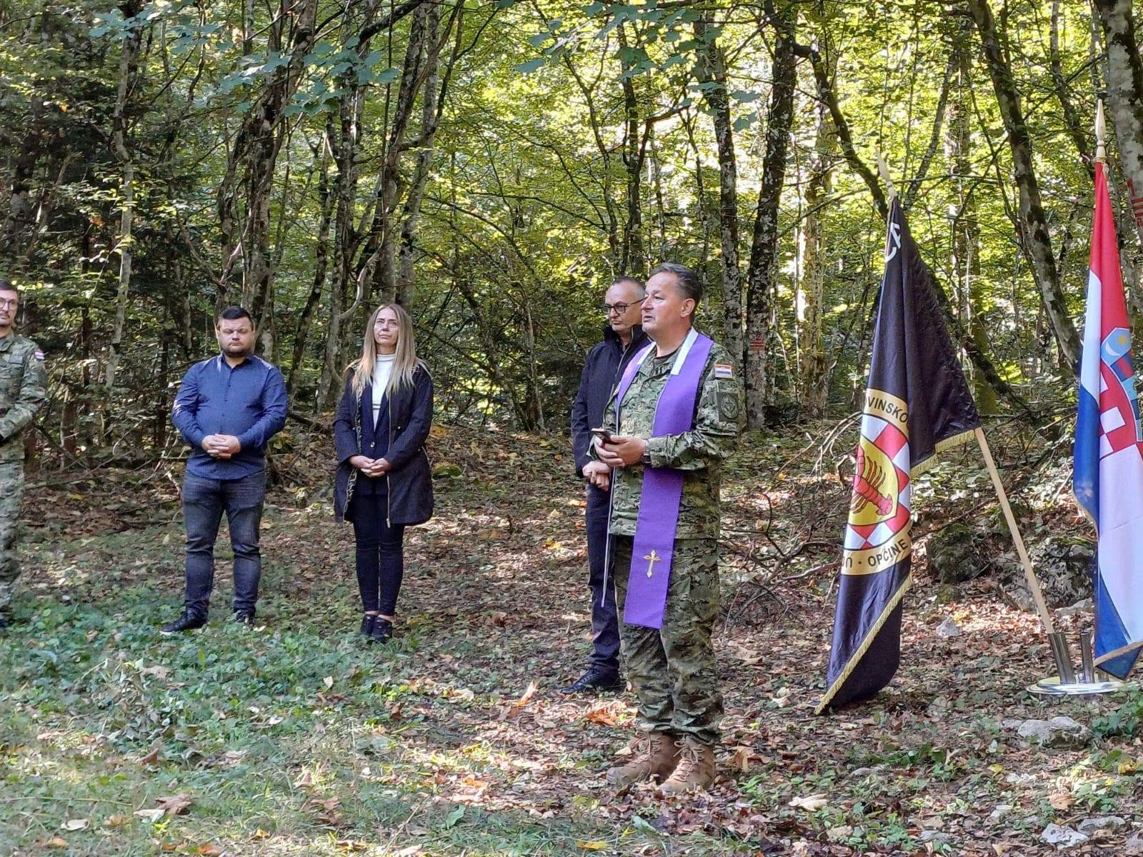 Na brdu Prkos odana počast poginulim braniteljima Slunja i legendarnim „Tigrovima“