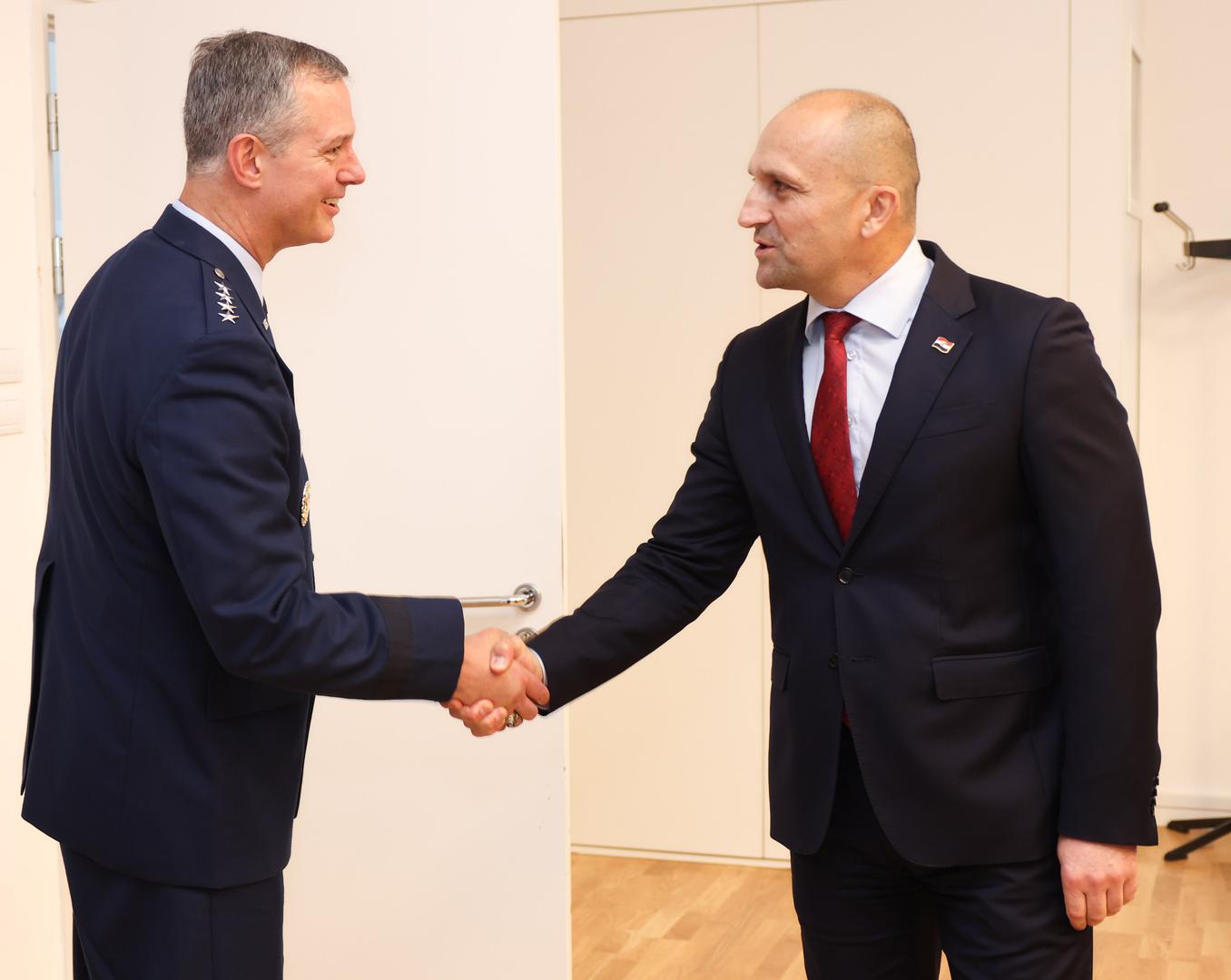 FOTO Anušić s NATO-ovim generalom za Europu: Hrvatska spremna povećati broj vojnika u Kosovu