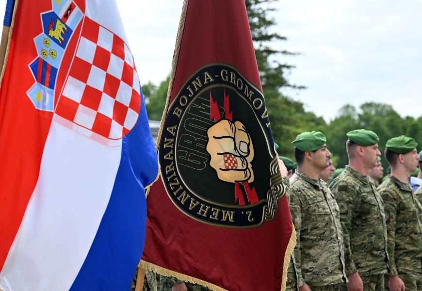 Gromovi obilježili 35 godina od ustrojavanja ratne 2. gardijske brigade: Novim pripadnicima Gromova uručene beretke u Petrinji