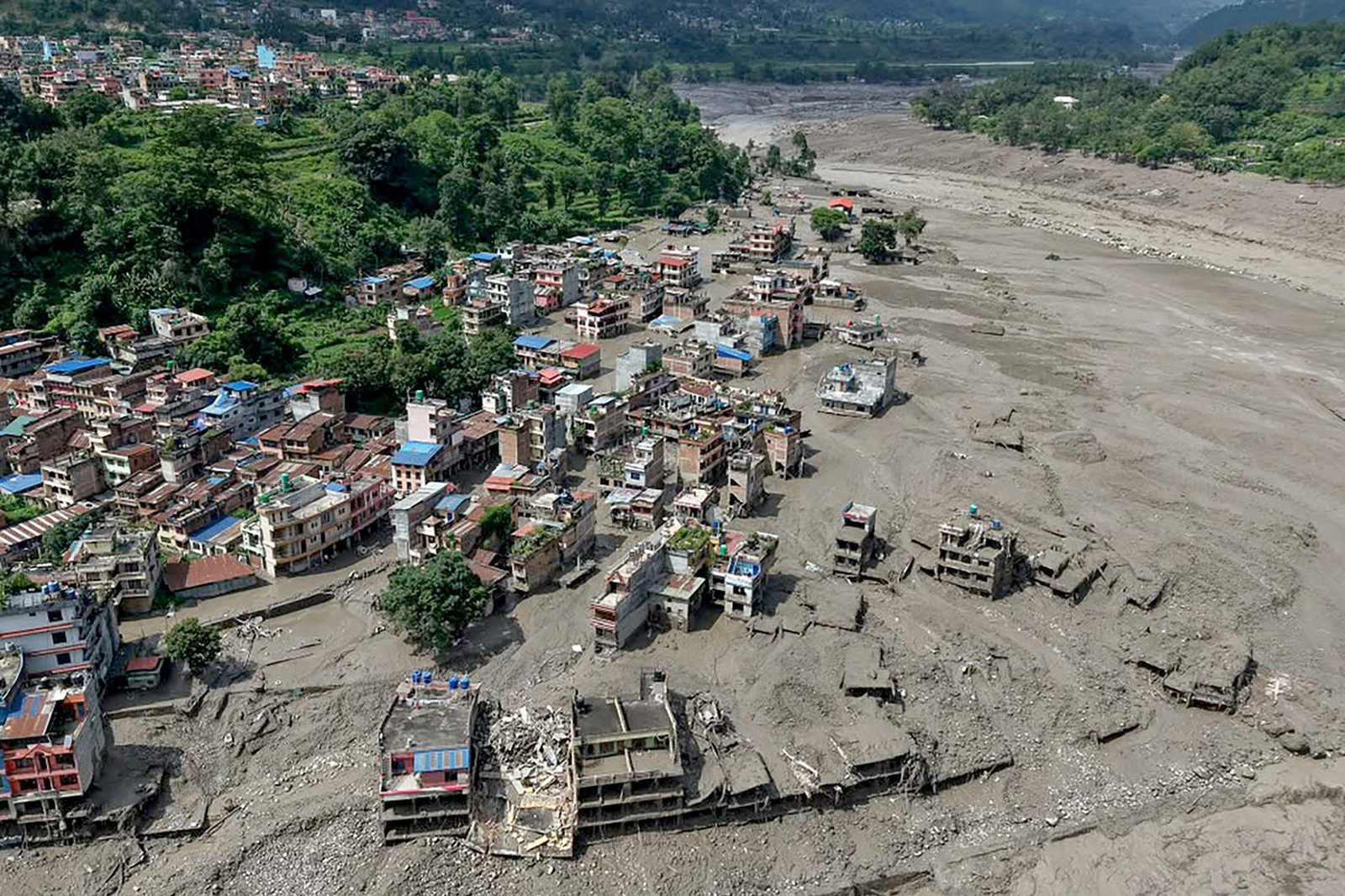 3044 osobe vode kao nestale Broj poginulih u Nepalu porastao na 750