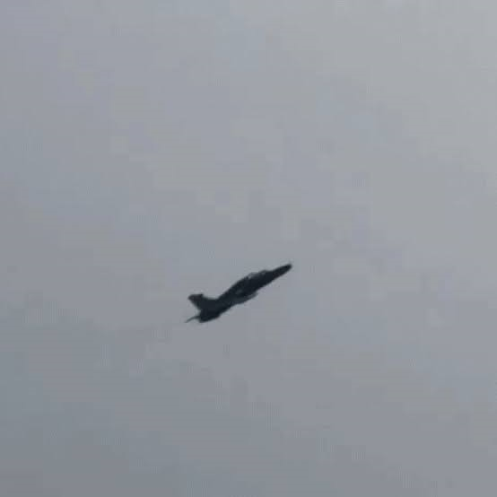 DRAMA NA NEBU Pogledajte kako su se piloti RAF-a spasili par sekundi prije nego što se avion pretvorio u vatrenu buktinju