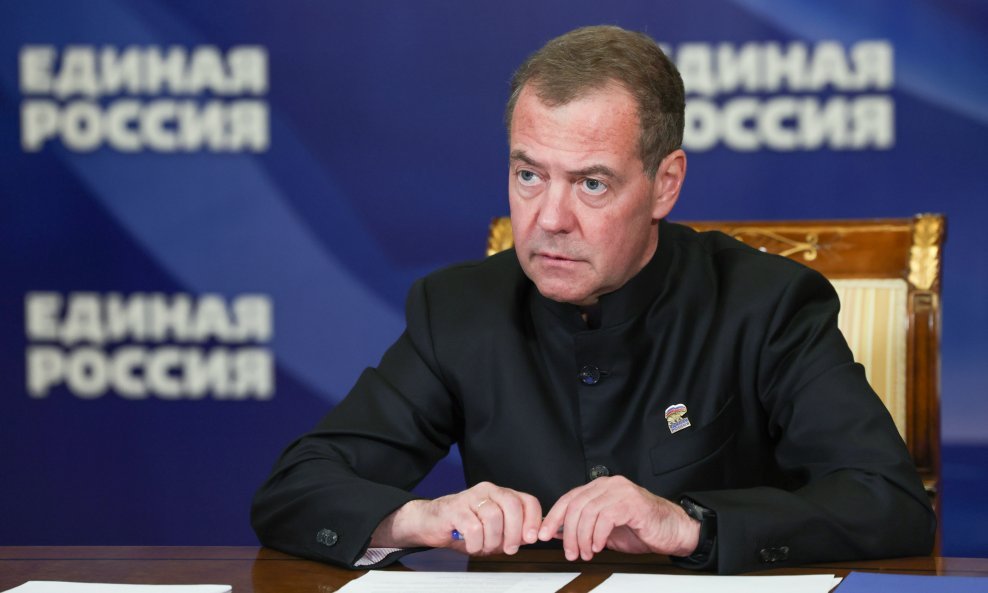 Medvedev: Zelena uš je bijesna, hvata je panika, a Trump ne voli parazite
