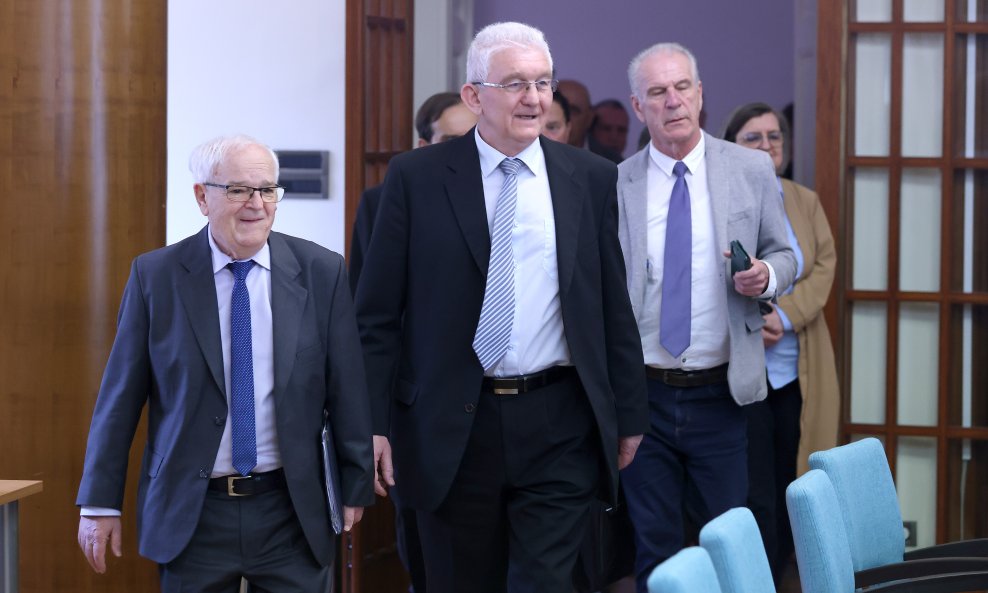 GRUJIĆ VS. ŠPIKA Umirovljenik udara na umirovljenika