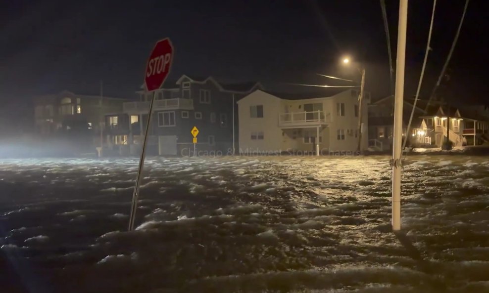 METEOROLOŠKA UPOZORENJA VIDEO Milijuni na udaru: Gradovi pod vodom, otkazuju se koncerti, a najgore tek dolazi