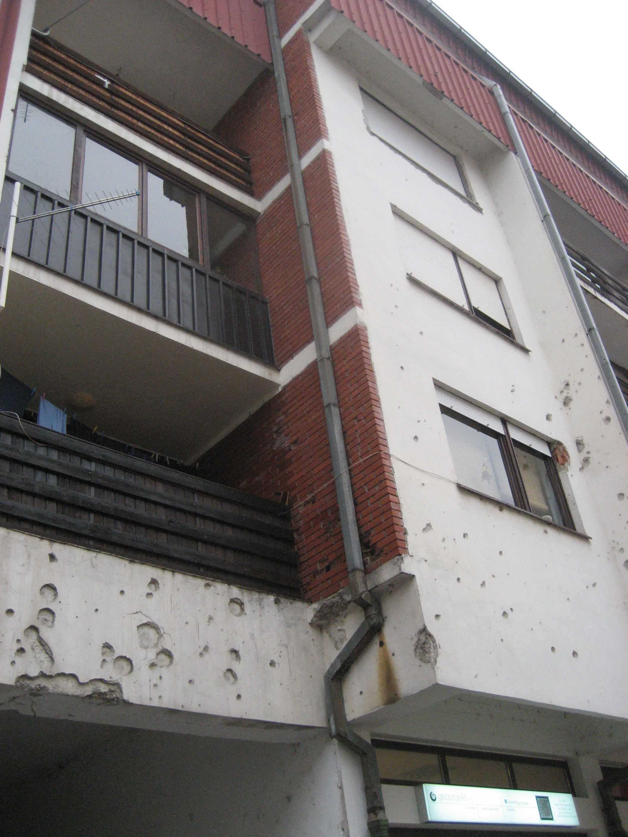 Gospić deset sati neprekidno granatiran – na grad palo više od tisuću projektila