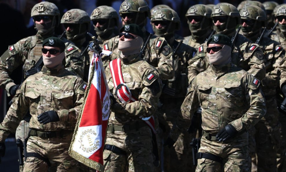 DAN ORUŽANIH SNAGA   Moćna demonstracija sile u Varšavi