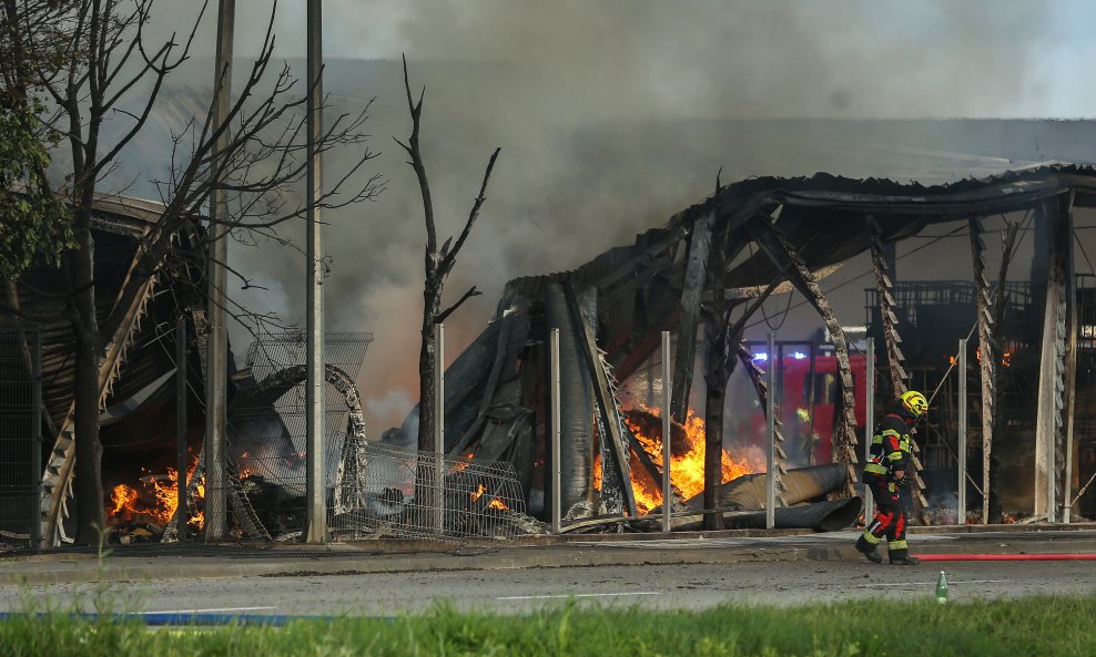 Ukroćen strašni požar u tvornici namještaja: 'Velika tragedija za cijeli kraj'
