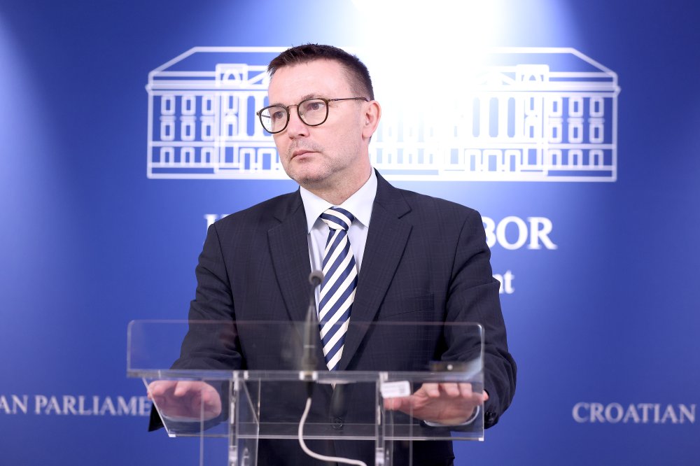 BURNO U SABORU Bauk: 'Nije se Kundid bojao četnika, neće ni vas', Đakić: 'Budalo'
