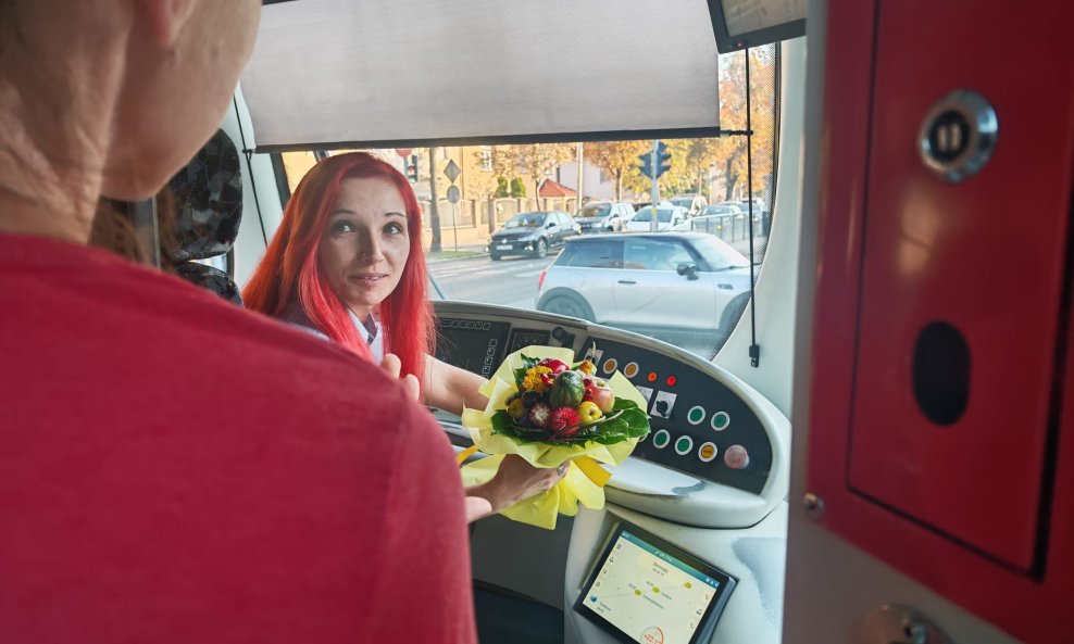 Prizor jutra u Zagrebu: Vozačica sedamnaestice odlučila raditi, a onda joj je prišla vatrogaskinja