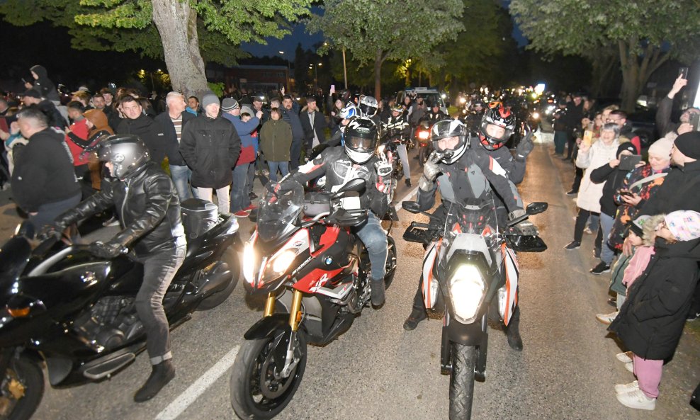 MOTO BUDNICA  Oko 2000 bajkera probudilo Bjelovarčane na praznik rada, za to imaju dobar povod