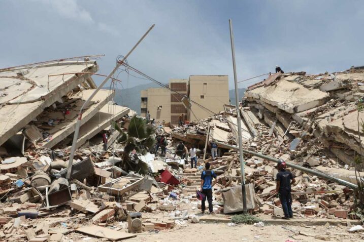 Najmanje 235 poginulih u oštrim potresima u Venezueli, tisuće ozlijeđenih, spasioci u utrci s vremenom