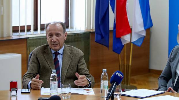 TKO ĆE KOME, AKO NE... OMASTILI BRK Općinski novac u općini Perušič trošili u restoranu sina HDZ-ovog načelnika