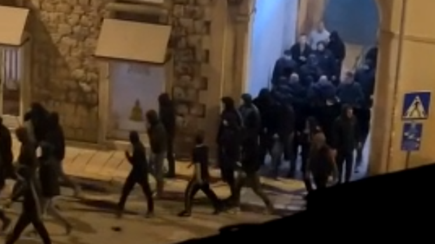 KAOS U SPLITU Vođa navijača Ajaxa: Klubove iz Splita i Atene treba izbaciti iz Uefe! Napadaju obične ljude